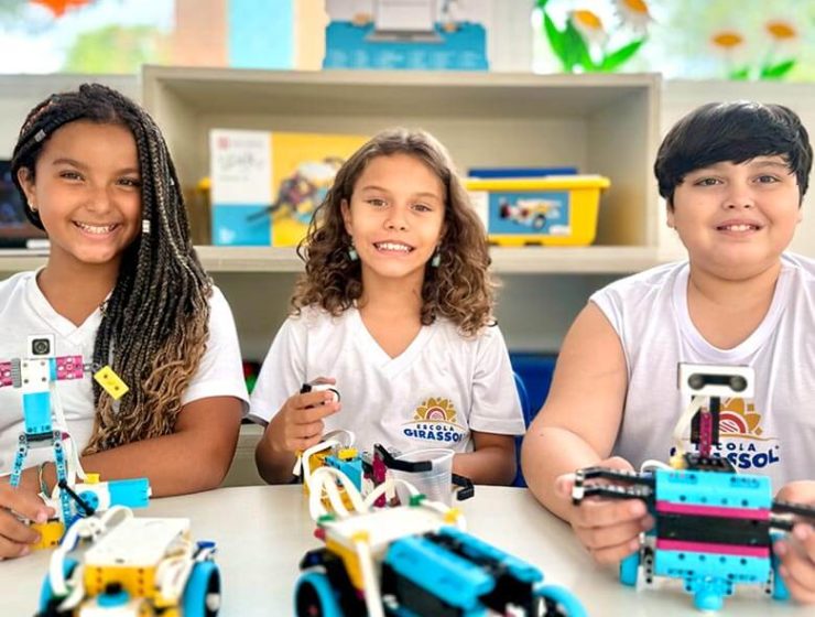 Grupo de alunos na escola tech